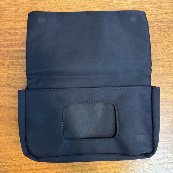 Beis baby wipe holder bag - Picture 3 of 8